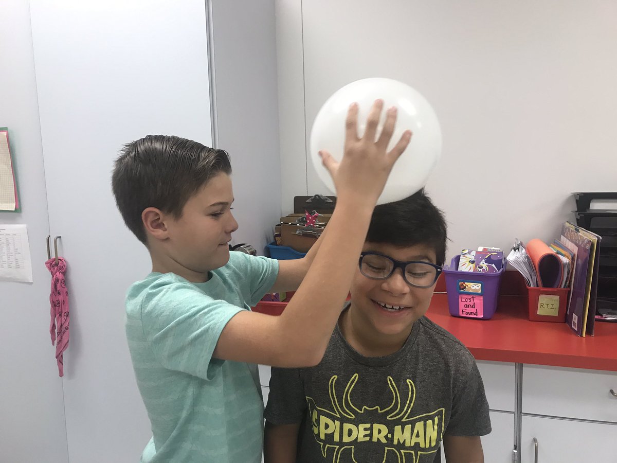 Scribner4th's tweet photo. Static electricity #dancingghosts https://t.co/q5DK127OtR