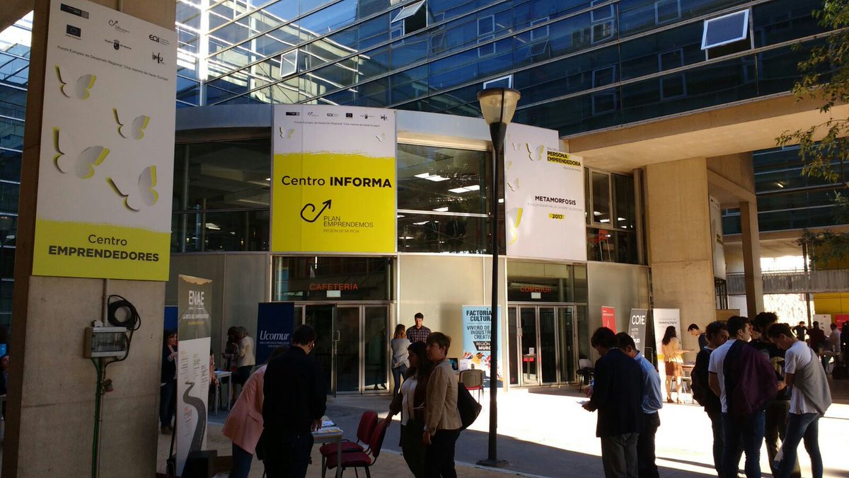 ArmadaAlvaro's tweet photo. Vídeo apertura #Diape17 @infoRMurcia en la @UMU. Más de 40 organismos deñ Plan Emprendemos apoyando a #emprendedores
https://t.co/AEv3OJwZSV https://t.co/K8komUgk5b