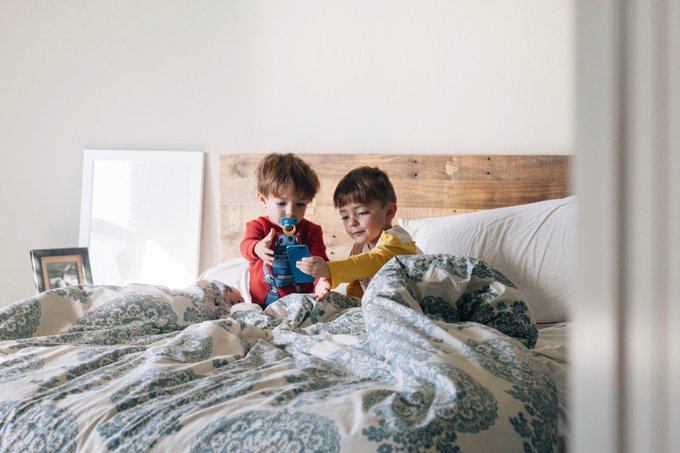 My wife&rsquo;s accidental first product marketing photo. https://t.co/JbP2xt6E6b<a href="/tag/wwdc"class="tags"><span>#wwdc</span></a>