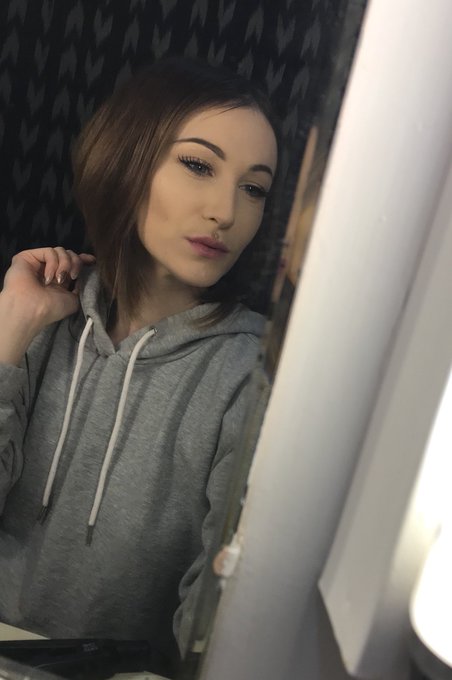 Getting ready for tonight! See you guys at 8pm! Roughly 50 minutes 💥 https://t.co/bOI7XZzan2