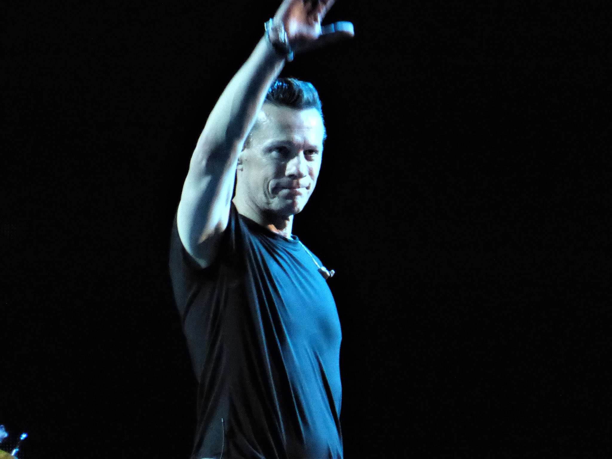 Since it s the 31st in Ireland, Happy Birthday to Larry Mullen Jr! Everyone celebrate accordingly. 