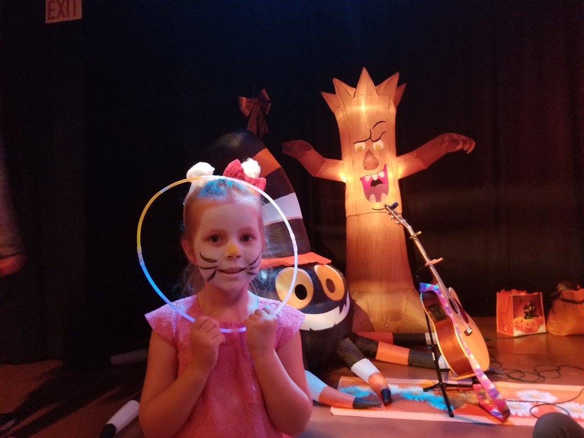 Ready for the glowstick Halloween Howl with Singing with <a href="/SylviaChave/">Sylvia Chave</a>