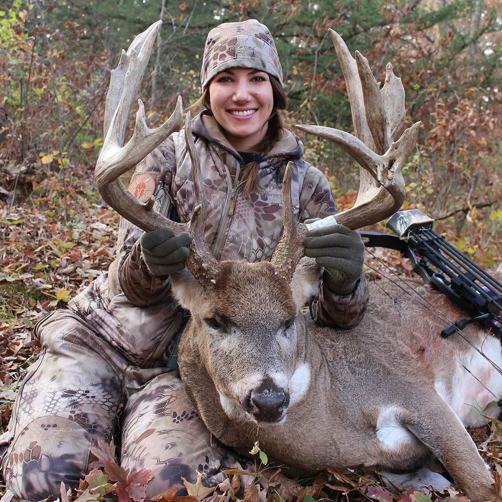 adventuresszine's tweet image. BUCK OF A LIFETIME!!!!! I grunted and this buck appeared behind brush at 35 yards, but he came to the path I walke… ift.tt/2gQ7jsU