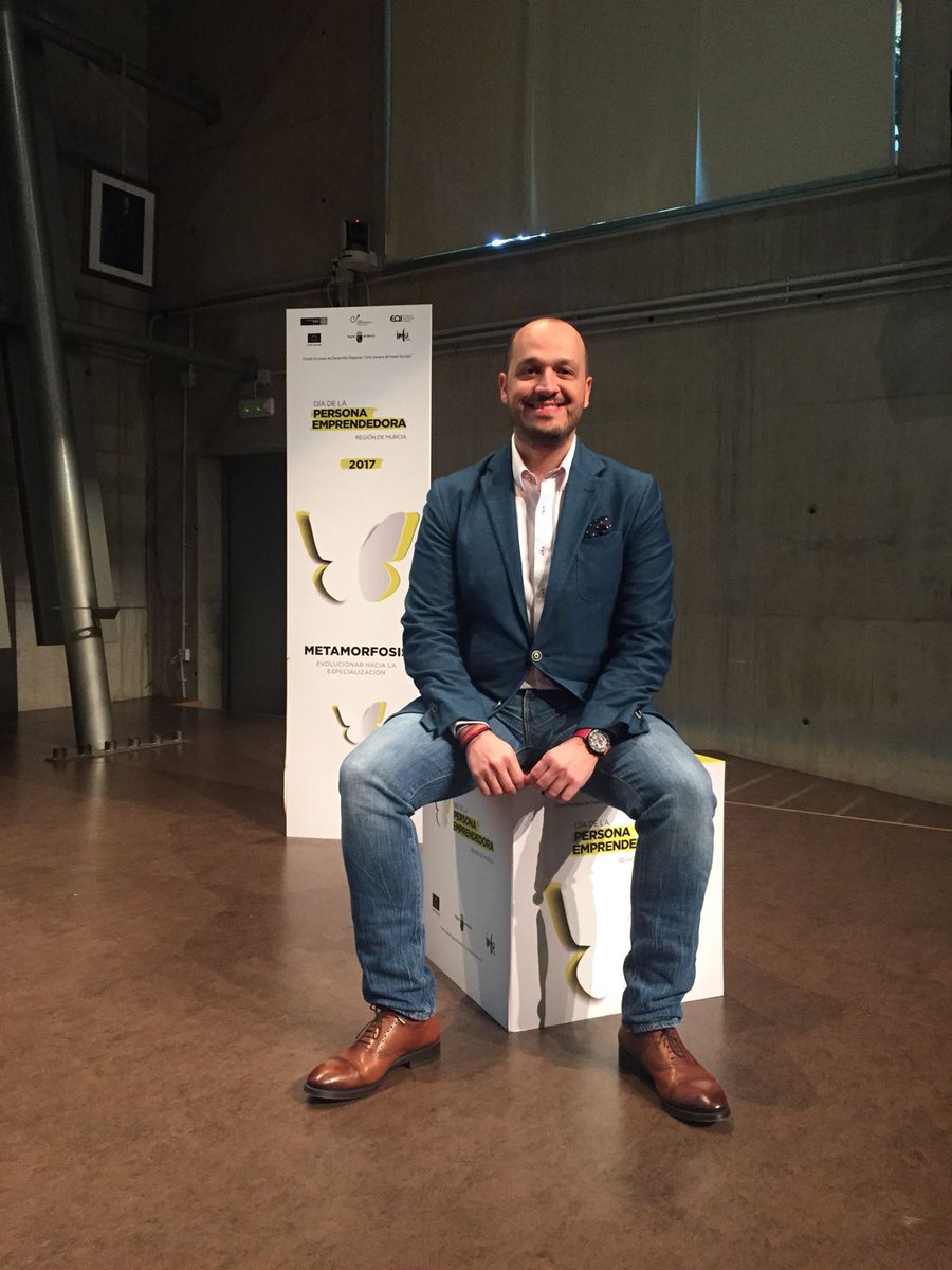 ArmadaAlvaro's tweet photo. Vídeo @RayCazorla @HACBschool en #Diape17 @infoRMurcia y el ecosistema emprendedor en EEUU
https://t.co/vxWZ3uaotd https://t.co/RlebTogPFe