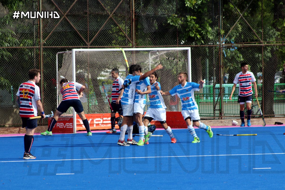 HockeyMUNIHD's tweet photo. #THMC2017 #02F09F #Inter #CiudadB Vs #Ducilo en #CCBAHockey https://t.co/w8xSBOkeCc