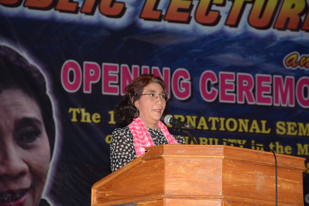 Humas_UHO's tweet photo. Seminar International Menteri Perikanan &amp; Kelautan "DR. HC. Susi Pudjiastuti @susipudjiastuti "
#AuditoriumMokodompitUHO #16September2017 https://t.co/HxunFA4nBT