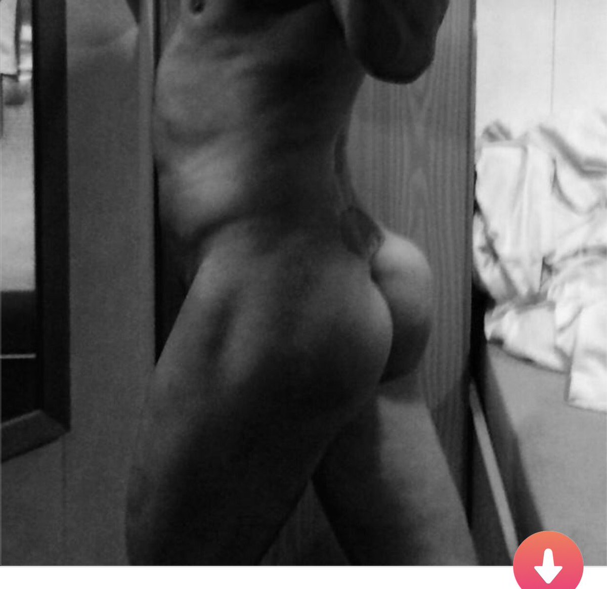 Saispas75's tweet photo. When you find yourself on #Tinder & then remember why you DONT GET ON TINDER. ๐ณ๐ #stopit #assfirst https://t.co/cvKhbvyoFu