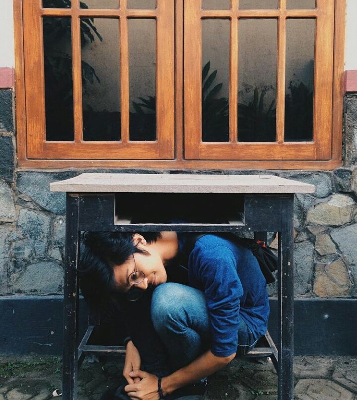 waktu itu pernah bantuin mama masak, gue disuruh motongin bawang pake pisau kok gabisa ya wah ternyata pisaunya pisauat terbang huhuhu