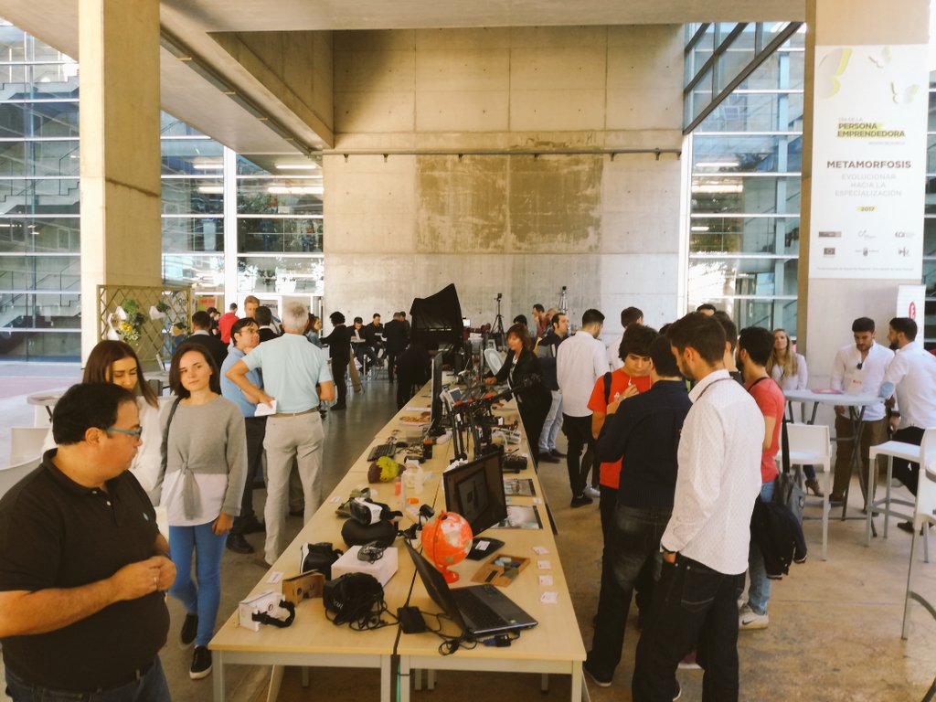 ArmadaAlvaro's tweet photo. Mucho talento e inovación en el Centro Emprendedores del #Diape17 @infoRMurcia @ceeim @Ceeict @Emprende_UPCT. @YuzzMurcia en @EconomicasUMU https://t.co/kHedrsA9EU