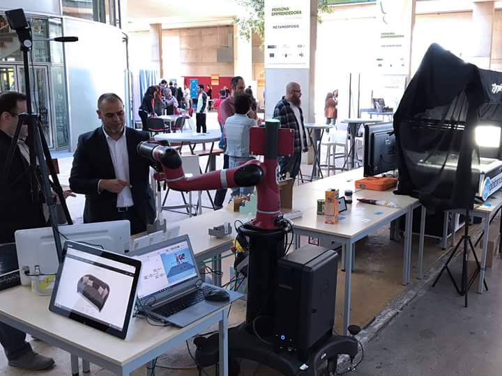 ArmadaAlvaro's tweet photo. Mucho talento e inovación en el Centro Emprendedores del #Diape17 @infoRMurcia @ceeim @Ceeict @Emprende_UPCT. @YuzzMurcia en @EconomicasUMU https://t.co/kHedrsA9EU