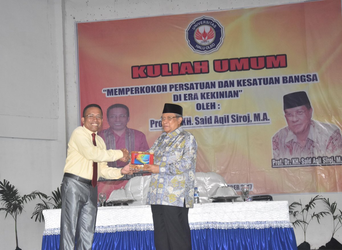Humas_UHO's tweet photo. Kuliah Umum "Prof. Dr. KH. Zaid" 
#auditoriumMokodompitUHO #11Oktober2017 https://t.co/ImNMdwr2UC