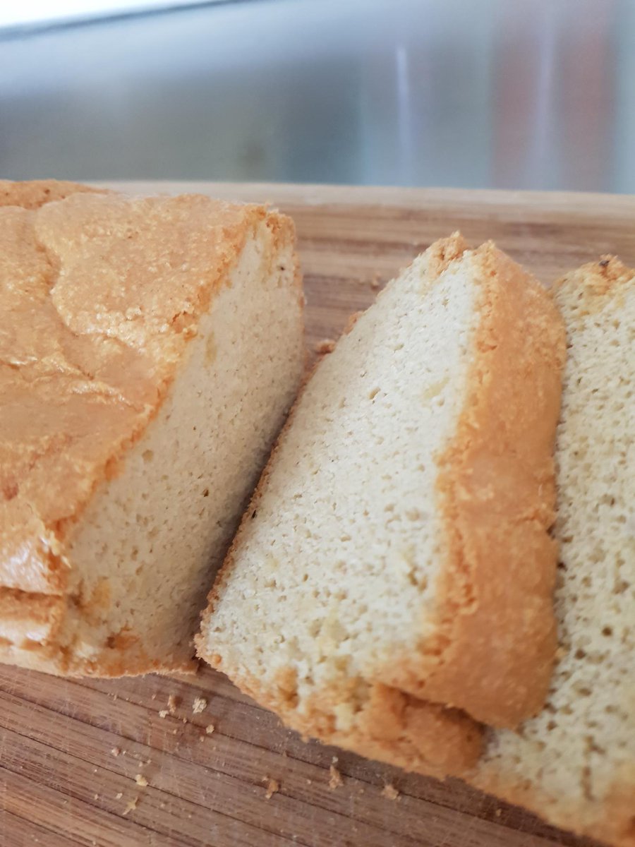 HansenAdam's tweet photo. That's what Im talking about. That's a full Keto DairyLess GlutLess FlourLess fluffy bread right there. Made with @allnutsbe Almond Flour :D https://t.co/yID9TvnqgM