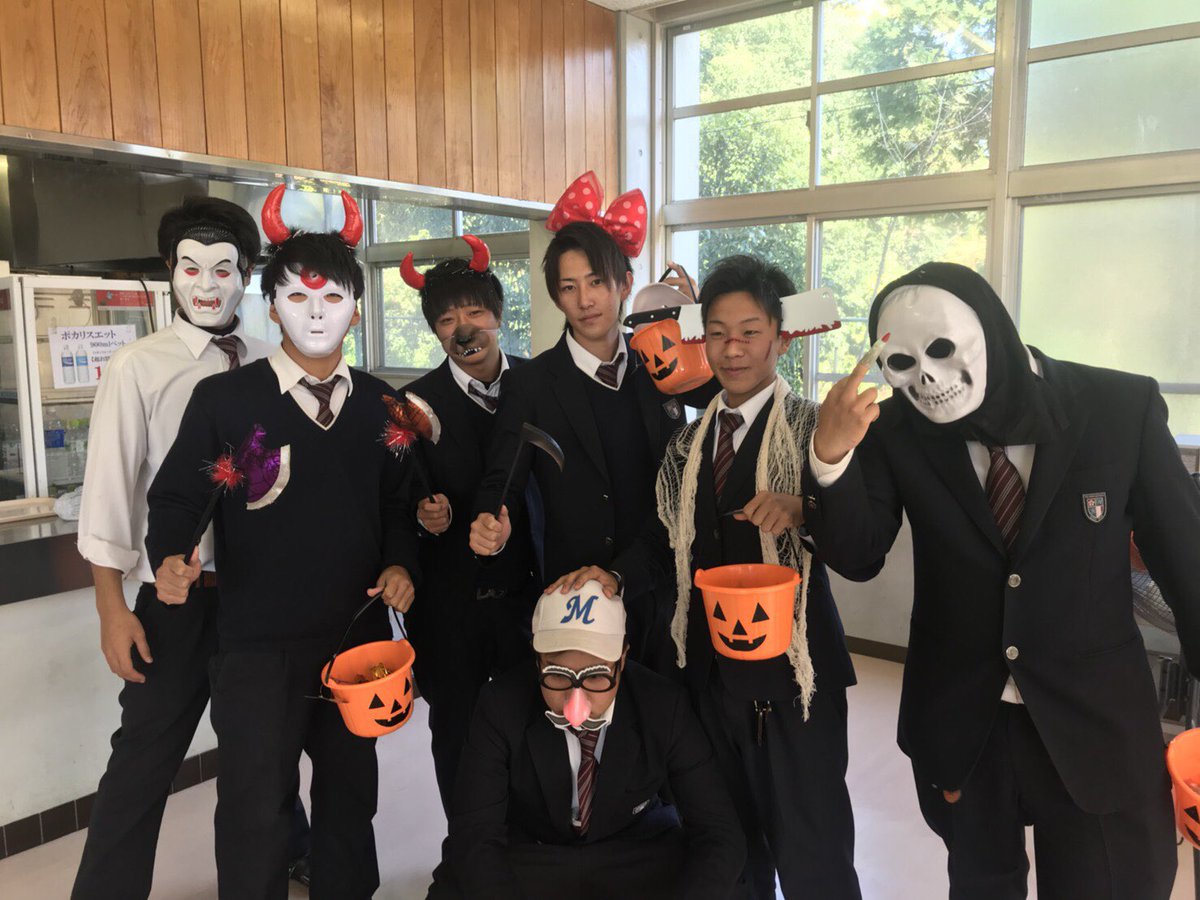 Apinkafumiyayou's tweet photo. 🎃🎃♡happy Halloween♡🎃🎃
楽しかったぁぁぁぁあ💀👿🎃👻
お菓子上げまくったぜぇぇぇえ卍
#Halloween 
#学校来て早々これは 
#卍すぎる 
#ありかとうごさいました https://t.co/Rf8sjCDECj
