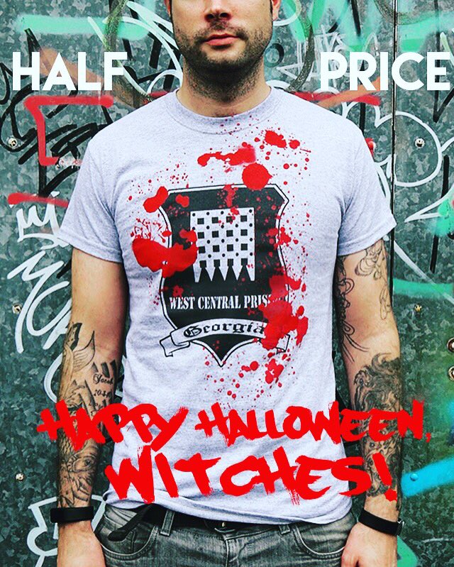 Cape_Killer's tweet photo. #HappyHalloween, witches! Grab our #WalkingDead tee for half price until Saturday 4th Nov! #TWD #CapekillerCorps #GetYourGeekOn https://t.co/oHWs535Q1W