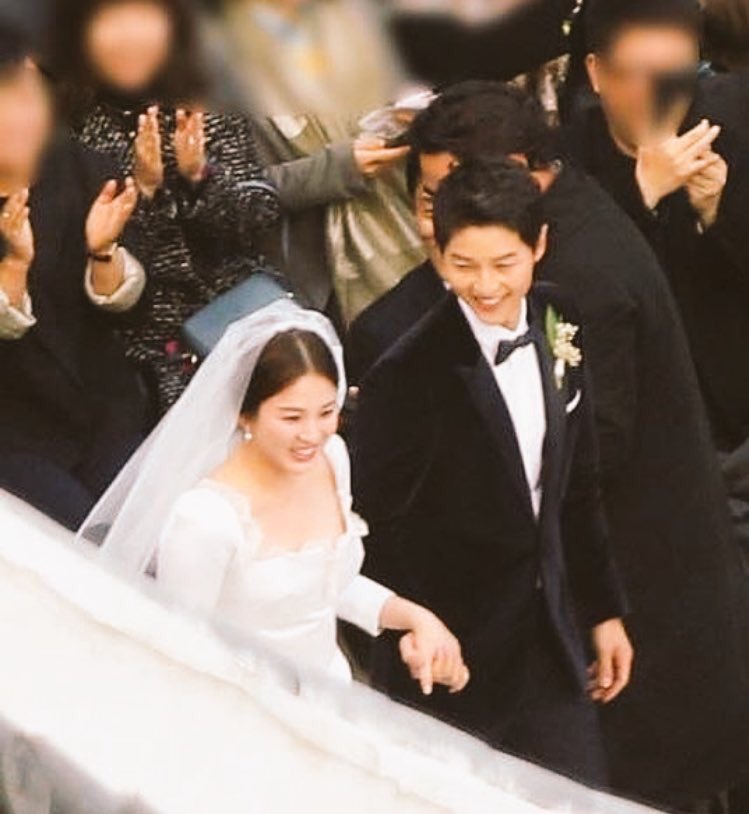 MyKpopHuntress's tweet photo. Congratulation #SongSongWedding  couple 💕💕💕#SongJoongKi #SongHyeKyo https://t.co/QjgxEbBdDX