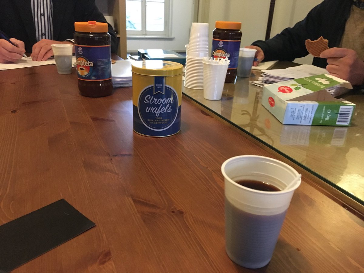 Bespreking over Bloomhouse Adam. met <a href="/AalbertsBouw/">Aalberts</a>, BLR Bimon en Landmark Vastgoed begint toch beter met Stroomwafels van @vandenpolgroep