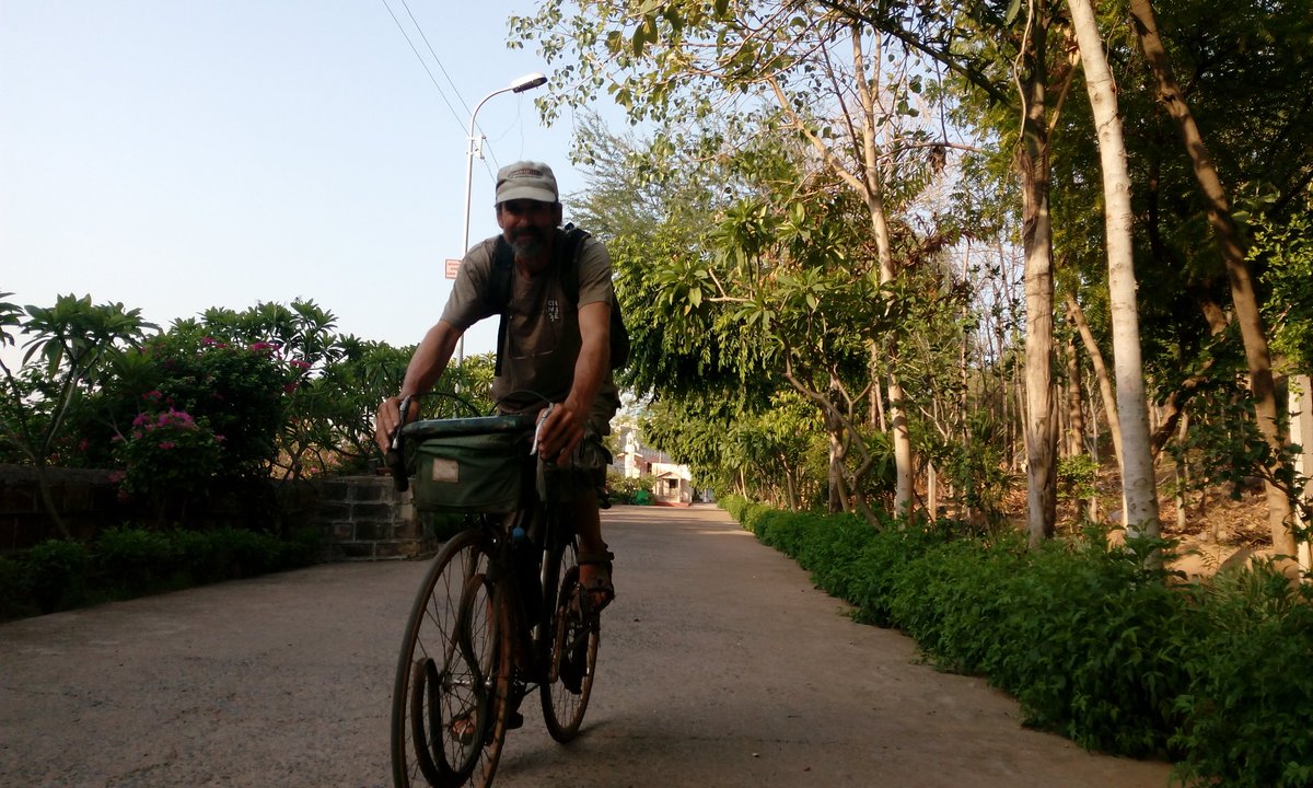 ankit1989's tweet photo. @asoulwindow @myntra @theroadsterlife @ankionthemove @shrey_28 @amibhat @seniinthebox @izziewilbury @MyUnfinishedlyf @Indian_yatri @travellerAmit @omiey Cycling or Mountain biking is the best way to explore the world. And I met Steve from US #onceuponaroad https://t.co/s7NcaHdzgc