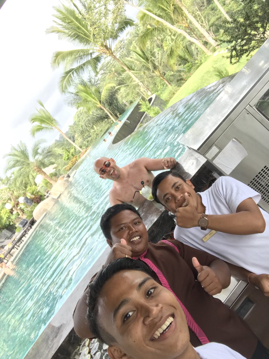 nickewhite1983's tweet photo. Slipping me all the drinks! #padmaresort #bali #ubud https://t.co/5xyG9iNhUR