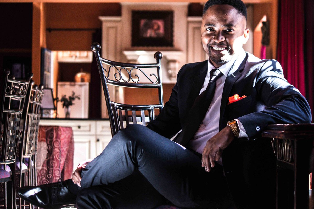 FutureLeadersTV's tweet photo. Meet our mentor @DJLOYD as he returns for the 5th season of #Future5 tonight at 9PM on @Official_SABC1 👏 https://t.co/WNMjdImavk