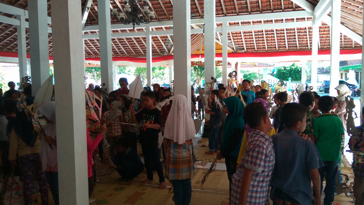 JIHFWayang's tweet photo. kegembiraan anak-anak kabupaten Gunungkidul dlm acara Mendalang bersama dengan tema "Sanding dalang 1000 Bocah" tanggal 5 Nov di Tugu jogja https://t.co/lNM5QURadc