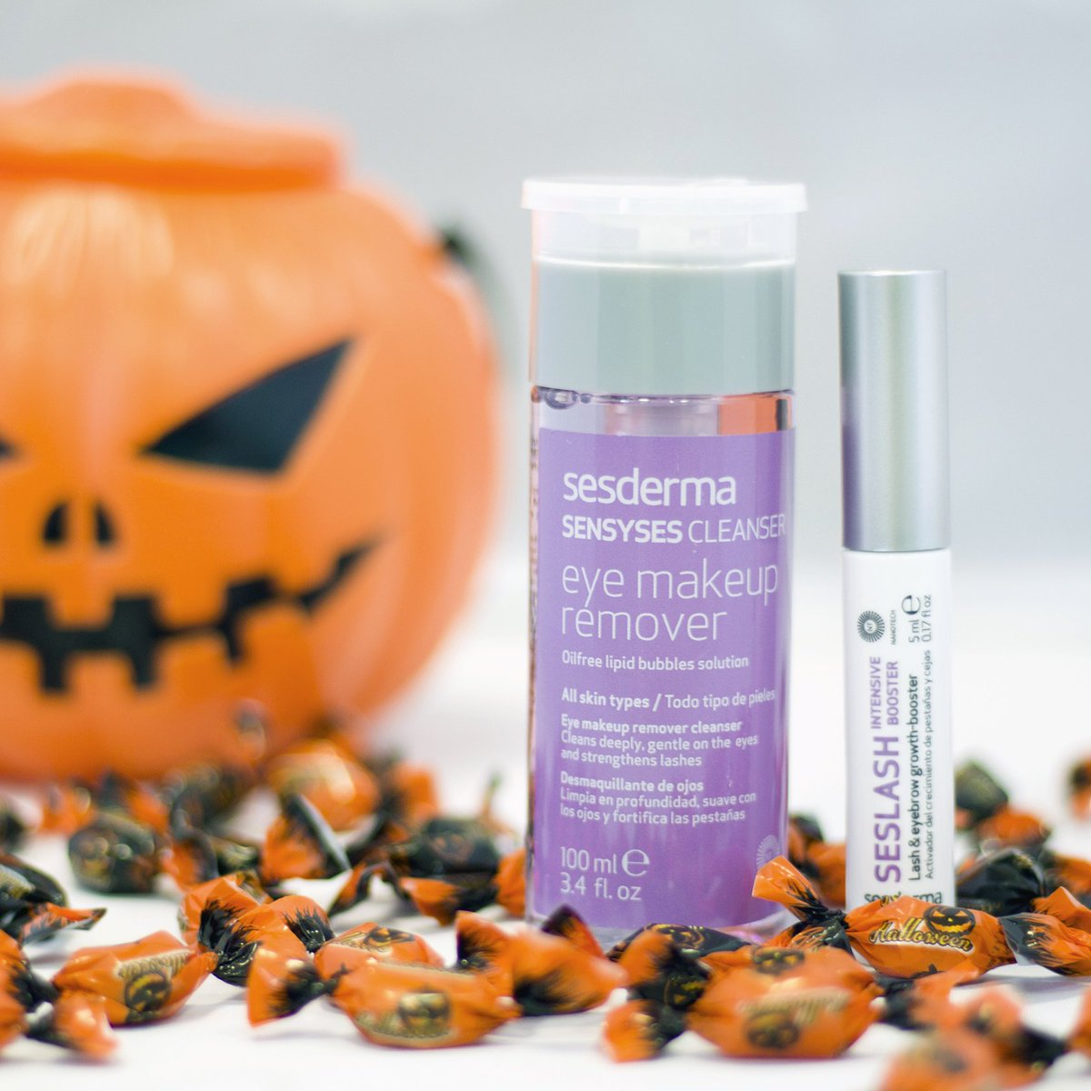 sesderma's tweet photo. ¿Planes para #Halloween? Truco, traco y ¡#Seslash! Hechiza con tu mirada esta noche y desmaquíllate con #Sensyses https://t.co/oYIXgNpoeY https://t.co/SCO5R9Hemr