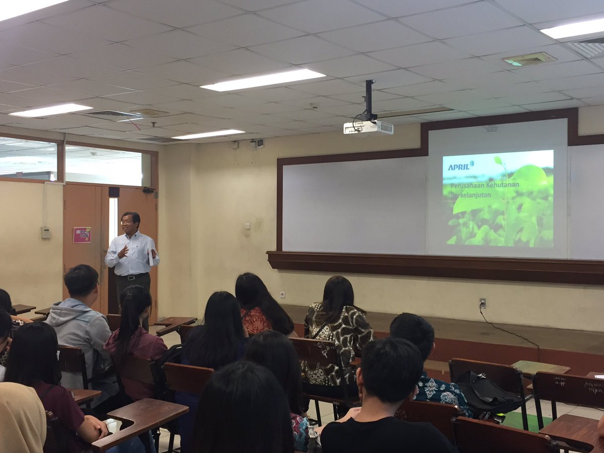 forestry_id's tweet photo. Pak Petrus Gunarso dan @forestry_id sedang berbagi pengalamannya bersama @BINUS_UNIV #thefascinatingworldofforestry https://t.co/EMMmPHPHqW