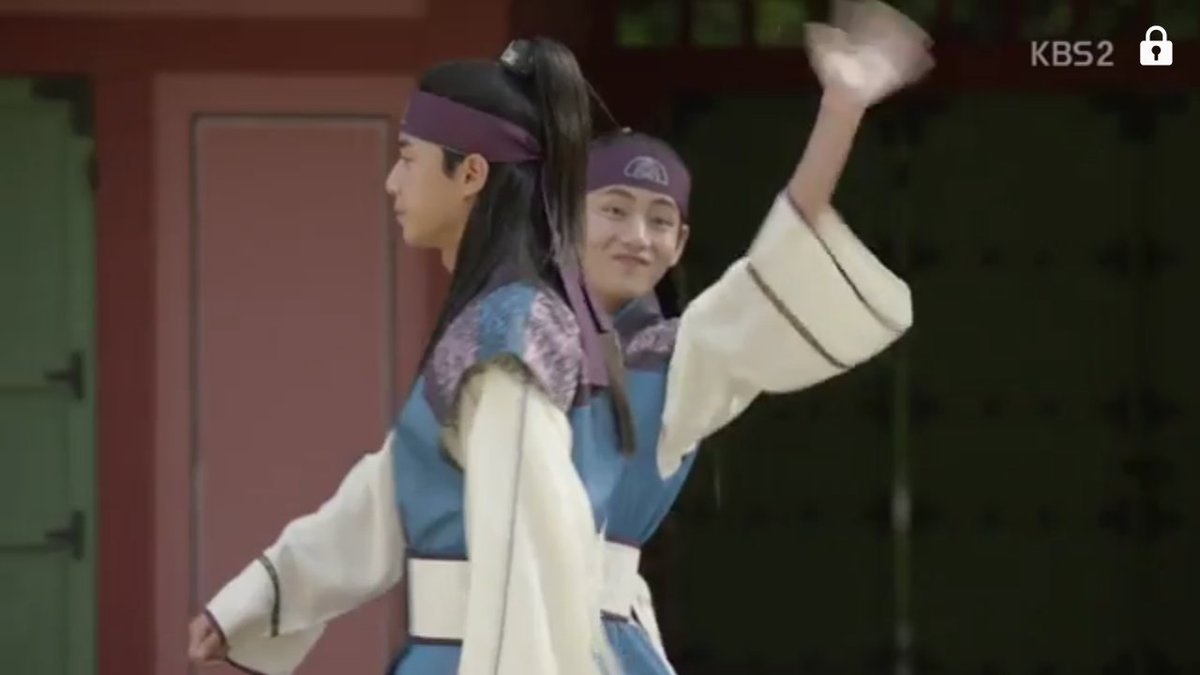 Когда класс разделен на 2 группы и твою группу отпустили домой: