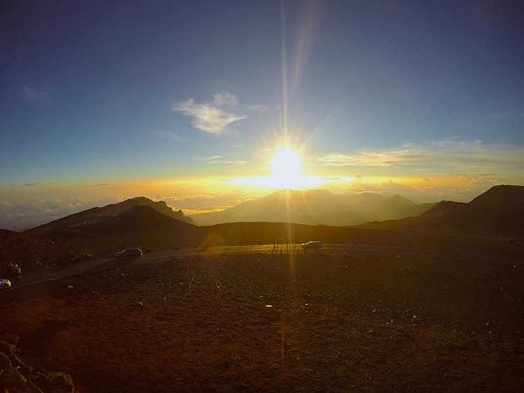 wandersmiles's tweet photo. 17 Special Sunrises from Around the World, which is yours? https://t.co/ywJbLD3EOZ #TravelTribe #SayYesToTravel #Sunrise #TravelTuesday https://t.co/qGDt11Cach