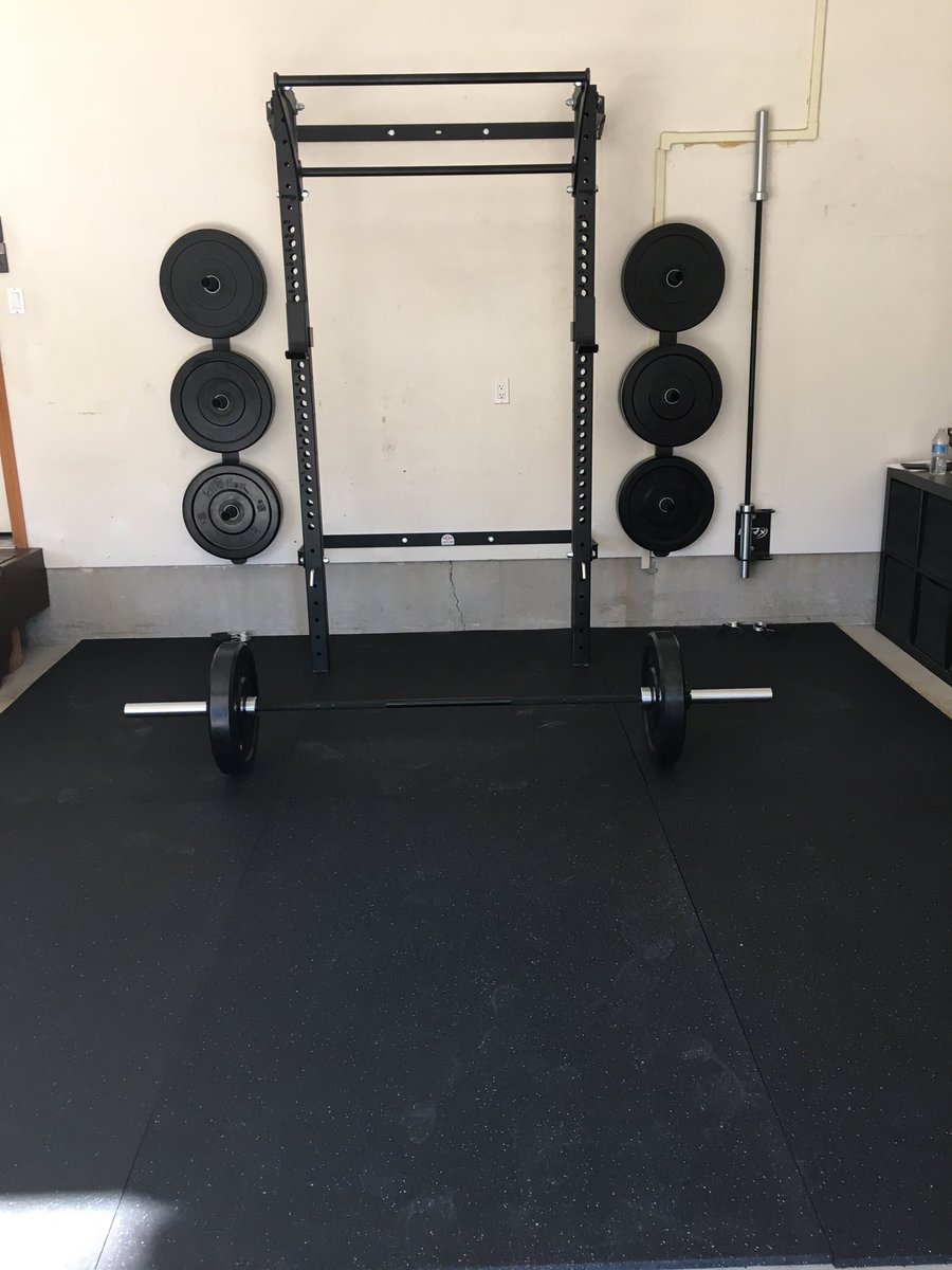 KiloflexFitness's tweet photo. Kiloflex Fitness bars and plates for a sweet garage gym set up! #kiloflex #homegym 🏋 https://t.co/MxzNP3eIaK https://t.co/F8Xm5zAdEN