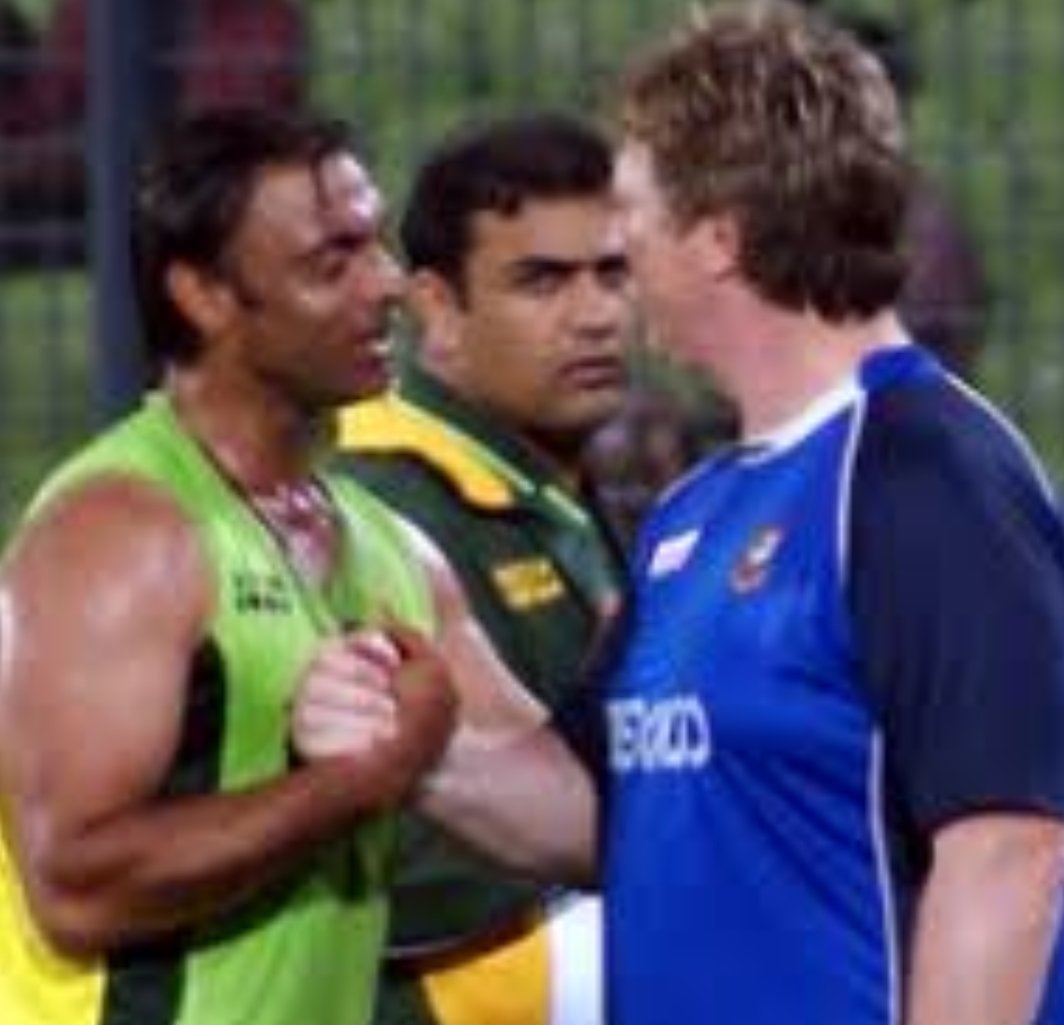 UPF160's tweet photo. The legend that is .@shoaib100mph discussing pace with .@Ponty100mph #bowledrockets 🚀 #fastbowlingicon https://t.co/xJMehIjgWo