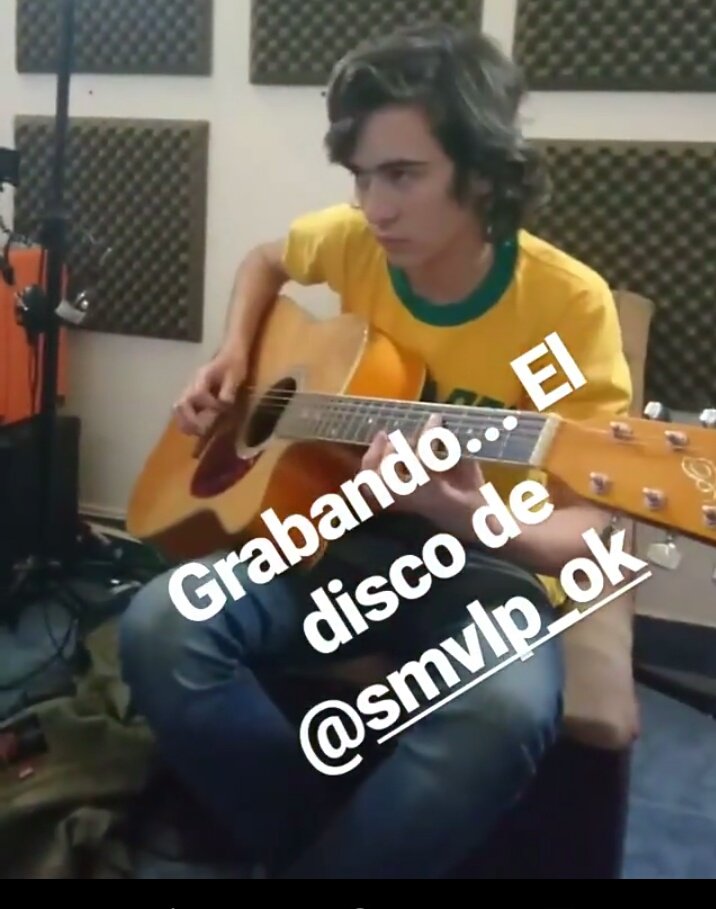grande_federixo's tweet photo. Hoy hice de guía en las líneas de bajo para 🦀 @lospinza 🦀 se viene un discazo wachowskis 🦀🦀🦀 https://t.co/fTqDEciElT