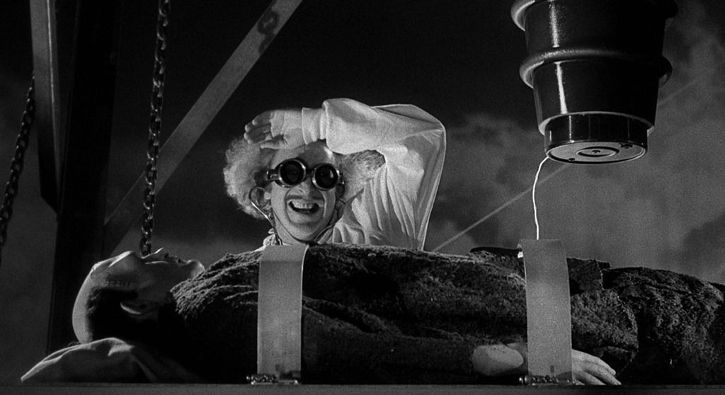 Доктор франкенштейн 1931 лаборатория. Франкенштейн итс элайв. Доктор франкенштейн 1931 лаборатория. Он живой живой франкенштейн. Он живой живой франкенштейн.