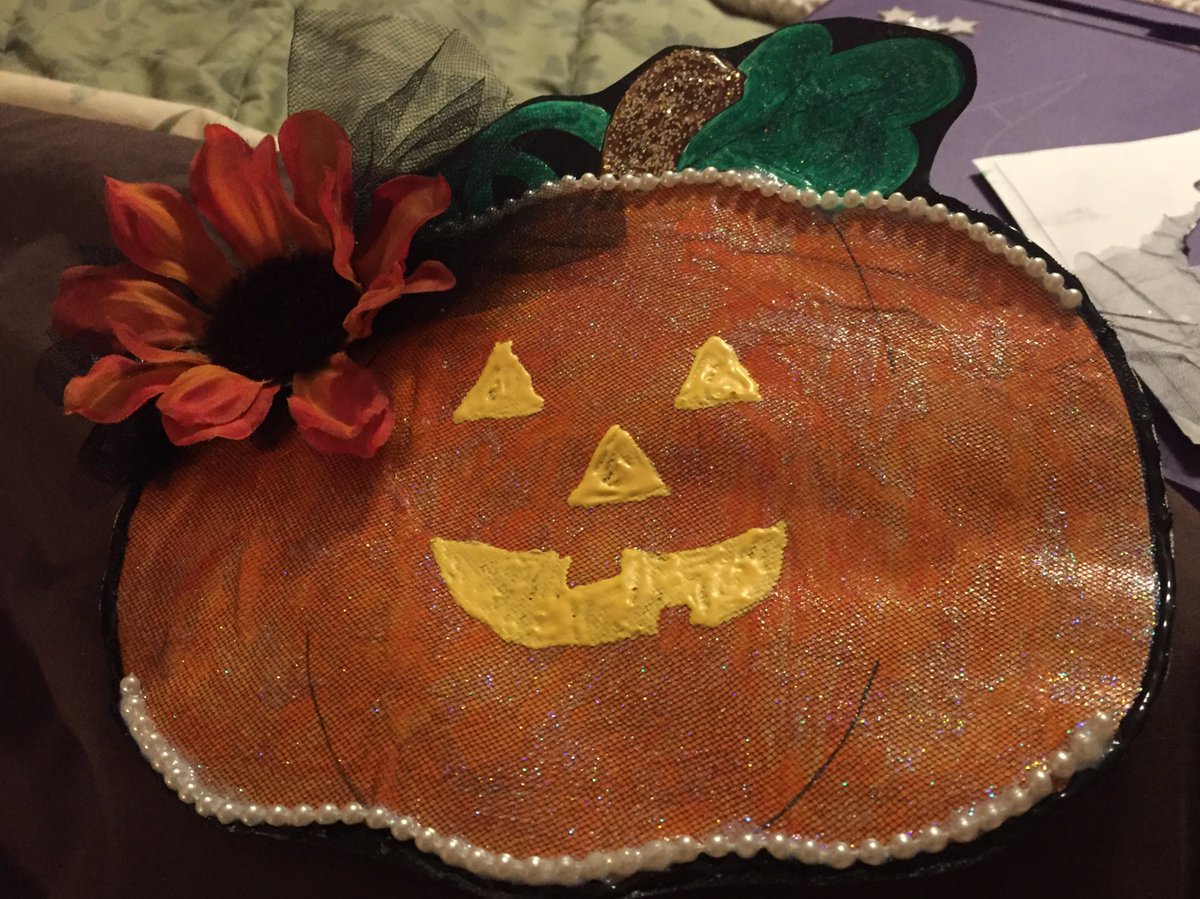 amydkwjc's tweet photo. Happy Halloween everyone!!! https://t.co/ifogQDbvRK