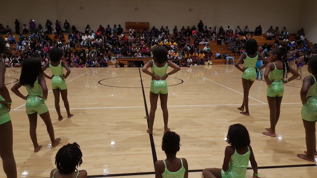 dancersUNLD's tweet photo. When they think it's a picture 😁#danceclass #Dancers #prettybrowngirls #prettybrowndancers #dancersunleashed #wedancehere #standbattle #Atlanta #dance https://t.co/Gqq2i0qkXb https://t.co/FWk34HnuQe