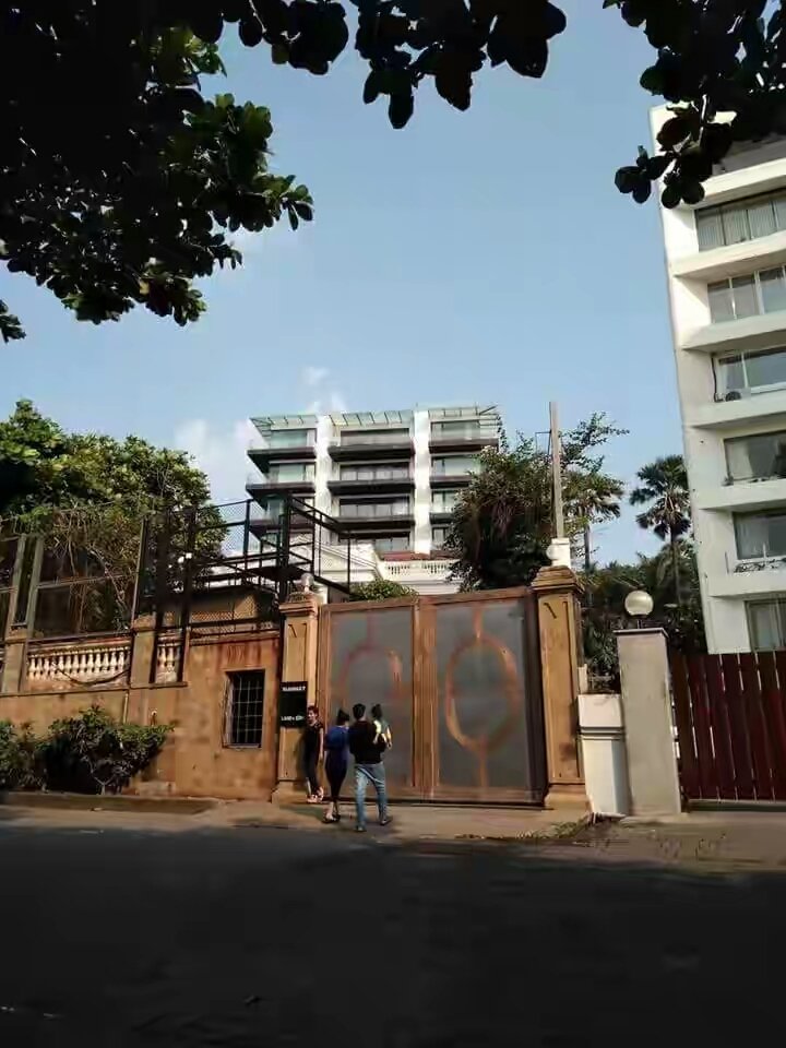 Bilalrathore007's tweet photo. Best Place For #2nd_November❤ #Mannat❤
@iamsrk
#KingKhanMeriJaan
#HappyBirthdaySRK
#2DaysForSRKDay https://t.co/BHQoHDAvWi