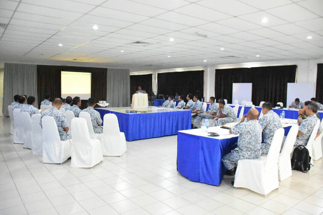 MPA_Timur's tweet photo. Integrated Team Training 2/17. Enhancing operational knowledge for Eastern Fleet Officers &amp; Staff. The safety &amp; security of our waters is always our priority. 
#ITT2/17 #knowledge #safetyandsecurity #sovereigntyofourwaters @mykamarul @syedzahirputra @tldm_rasmi https://t.co/qxFZxfAirq