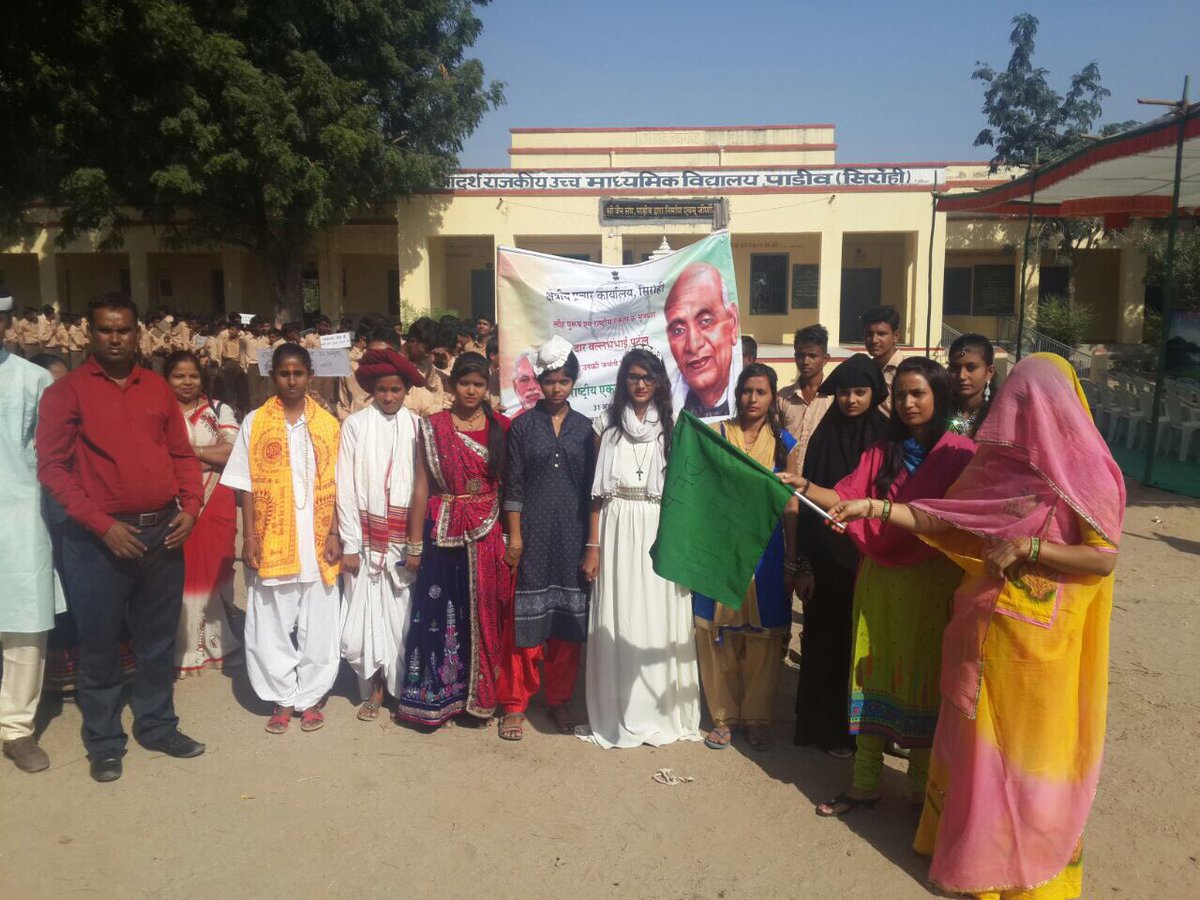 CBCJaipur's tweet photo. #RallyForUnity led by students representing different religions but standing together strong & one for India #RashtriyaEktaDiwas in Sirohi https://t.co/96Je2nYZyg
