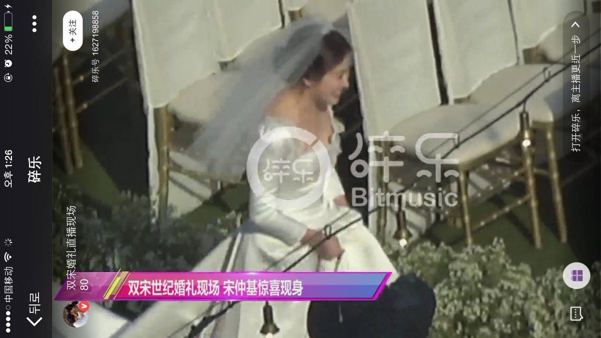 kyungssus's tweet photo. our lovely bride hye kyo and our dashing groom joong ki 💘 

 #SongSongCouplewedding #SongSongcouple https://t.co/vnXujfF6A8