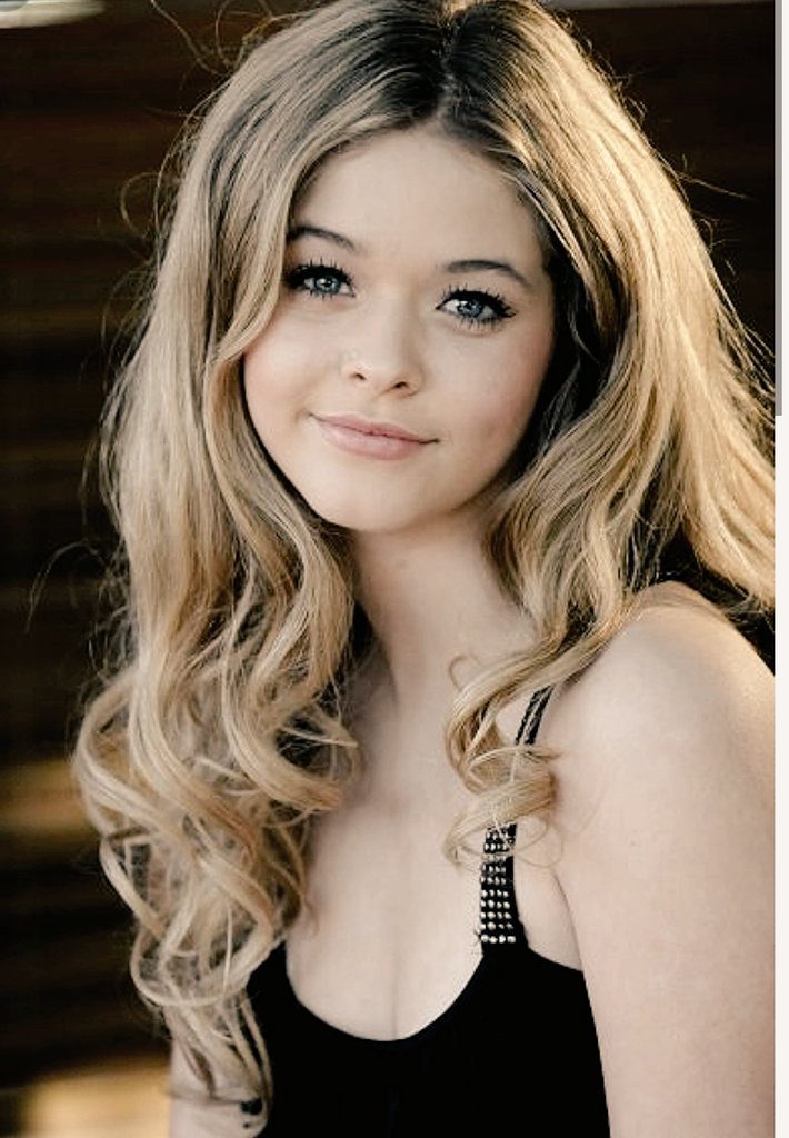 Alison DiLaurentis
Need followers
Single,ships with Emily
Crossovers welcome

Trying to get more friends.
Want to RP more 
Please Rt