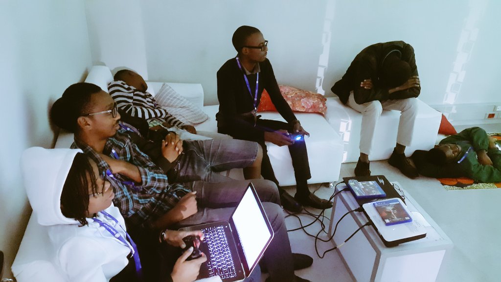felin00b's tweet photo. This morning, the teams hard at work to finalise their solutions and presentations for #OpenDataton and some relaxing https://t.co/XW5TQIbIst