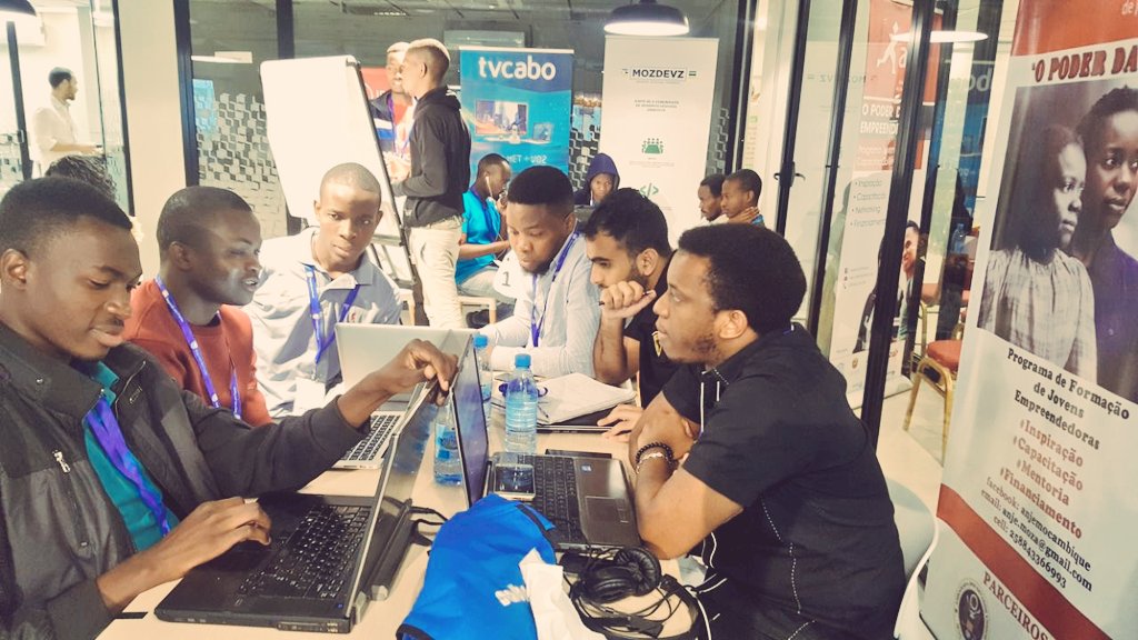 felin00b's tweet photo. Awesome to see #youth getting involved in innovation using #OpenData at #OpenDataton Looking forward to seeing what teams show after 36hrs https://t.co/YJzFxBRp4N