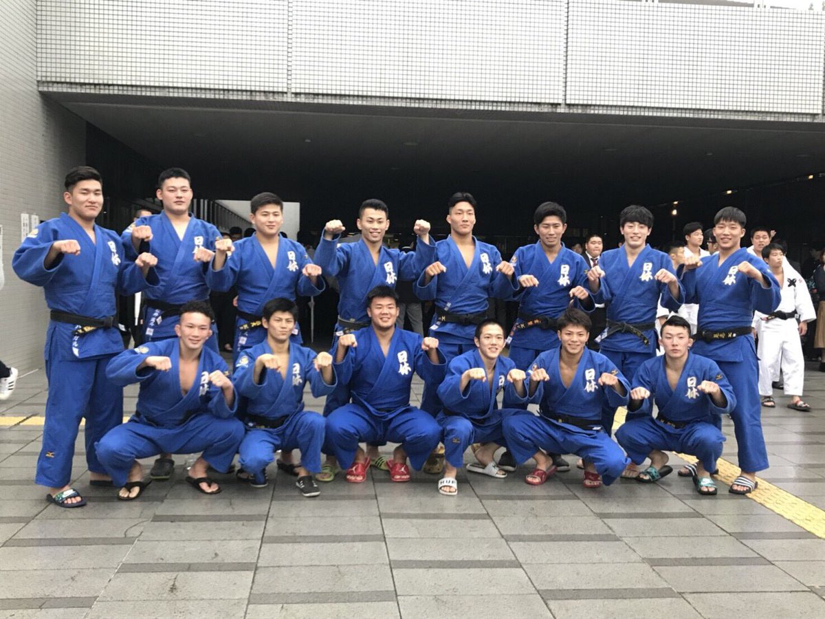 rintaro_0522's tweet photo. 全日本学生柔道体重別団体３位
この大会で引退しました。
1年間やってきたキャプテンも終わりました。
こんな自分にキャプテンをさせてくれた先生方、先輩、同期、後輩には感謝しています。
目標にしてきた日本一には届きませんでしたが、とても充実した学生柔道でした。ありがとうございました。 https://t.co/i0uok0s7Ze