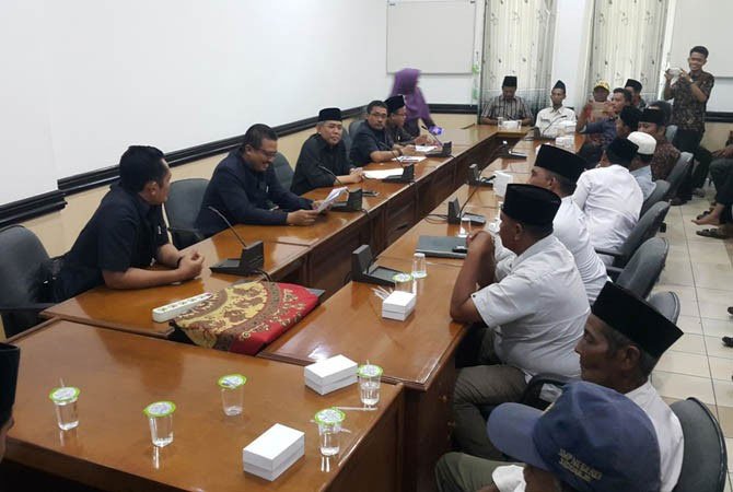 KabarBromo's tweet photo. Merasa Diintimidasi, Warga Wadul Dewan https://t.co/asp04SoHaA https://t.co/LNespjQmU0