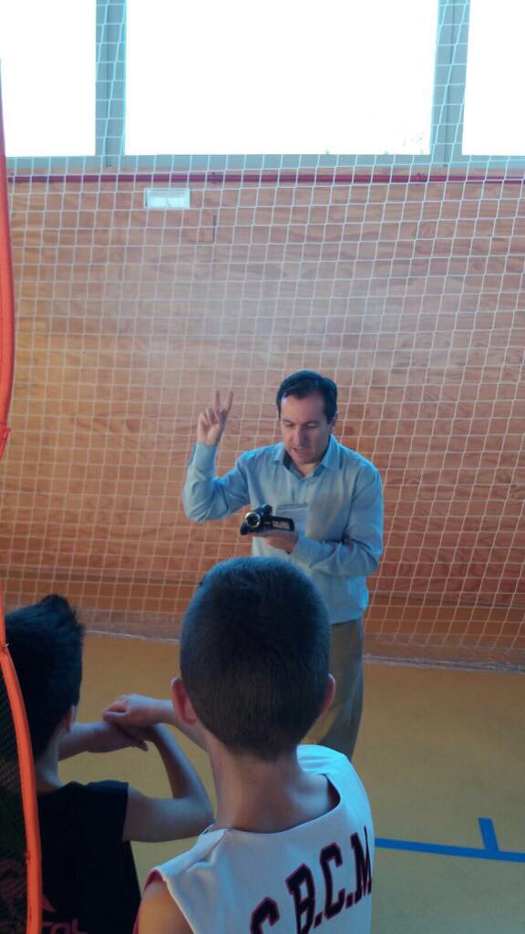 Juanlugamez's tweet photo. Sé que va a gustar y mucho. Cuando las cosas se hacen con ilusión y profesionalidad,salen bien. ¡VAMOS! Por #Marbella
#NM2017 más cerca... https://t.co/YydqA0OMaF