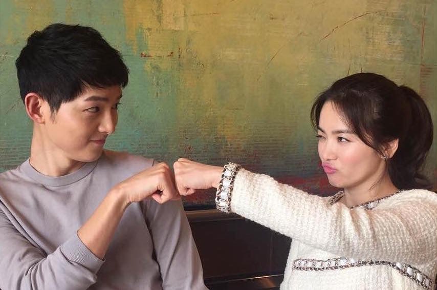 kdramarchive's tweet photo. hyekyo's smile and charming joongki ;; our love goes out to the wonderful couple, may they lead a blessed marriage! #SongSongCouplewedding https://t.co/ZOii6ZRG0g