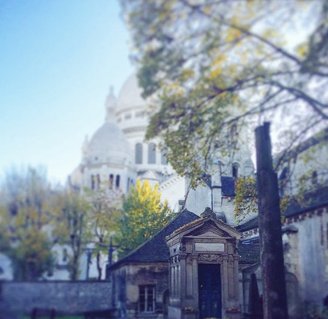 Paris_by_Elodie's tweet photo. Top of Montmartre is Calvary cemetary, oldest &amp; smallest in Paris.
Always closed - door only opens on Nov1 until 5pm, don’t miss the chance! https://t.co/jWlvzyFOO1