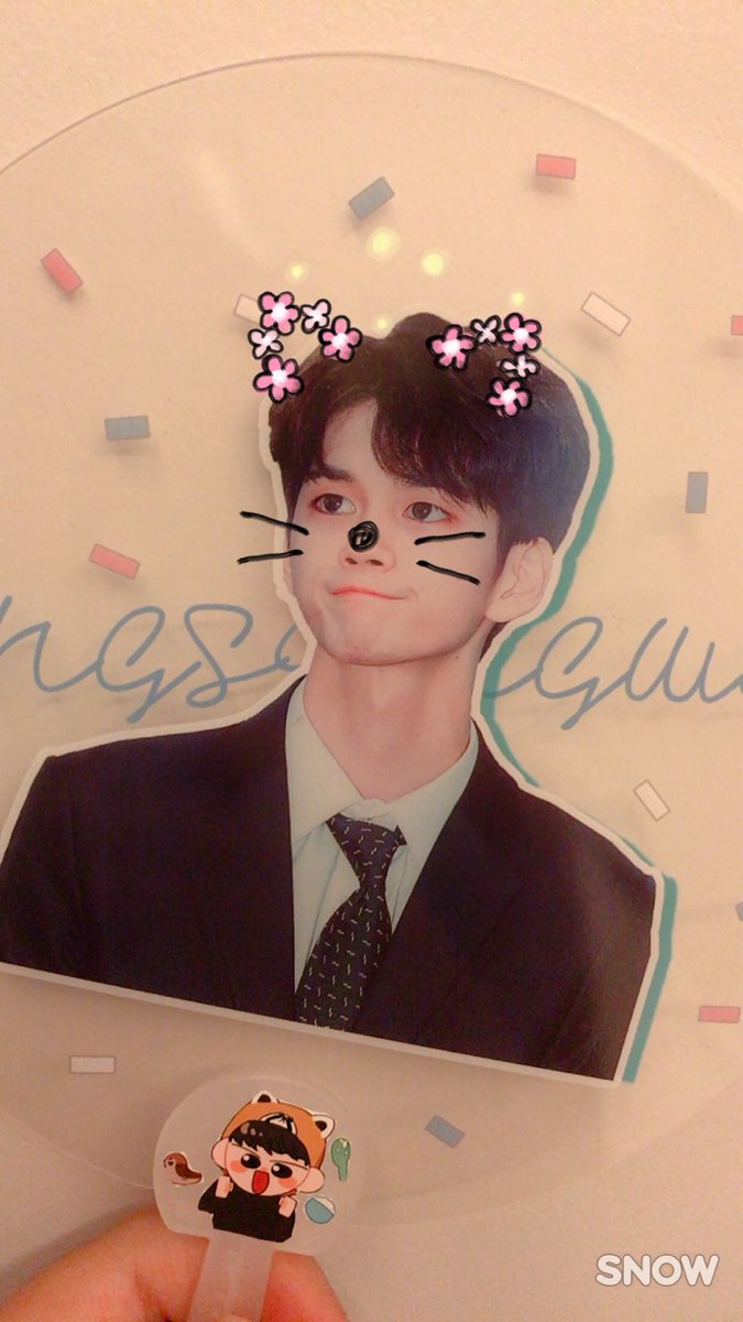 mtxpeachyy's tweet photo. พัดซองอูโชว์คอนยังเหลืออยู่น้า~ #ตลาดนัดWANNAONE https://t.co/POJCgTXJWD