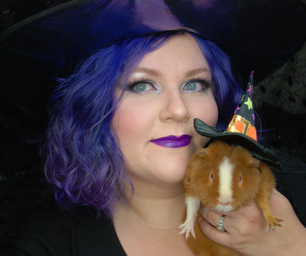 EclipseCritters's tweet photo. Happy Halloween from PigMom, Ginsburg and the rest of the Eclipse Critters crew! #guineapig #halloween #witches https://t.co/47uXdCPwRJ