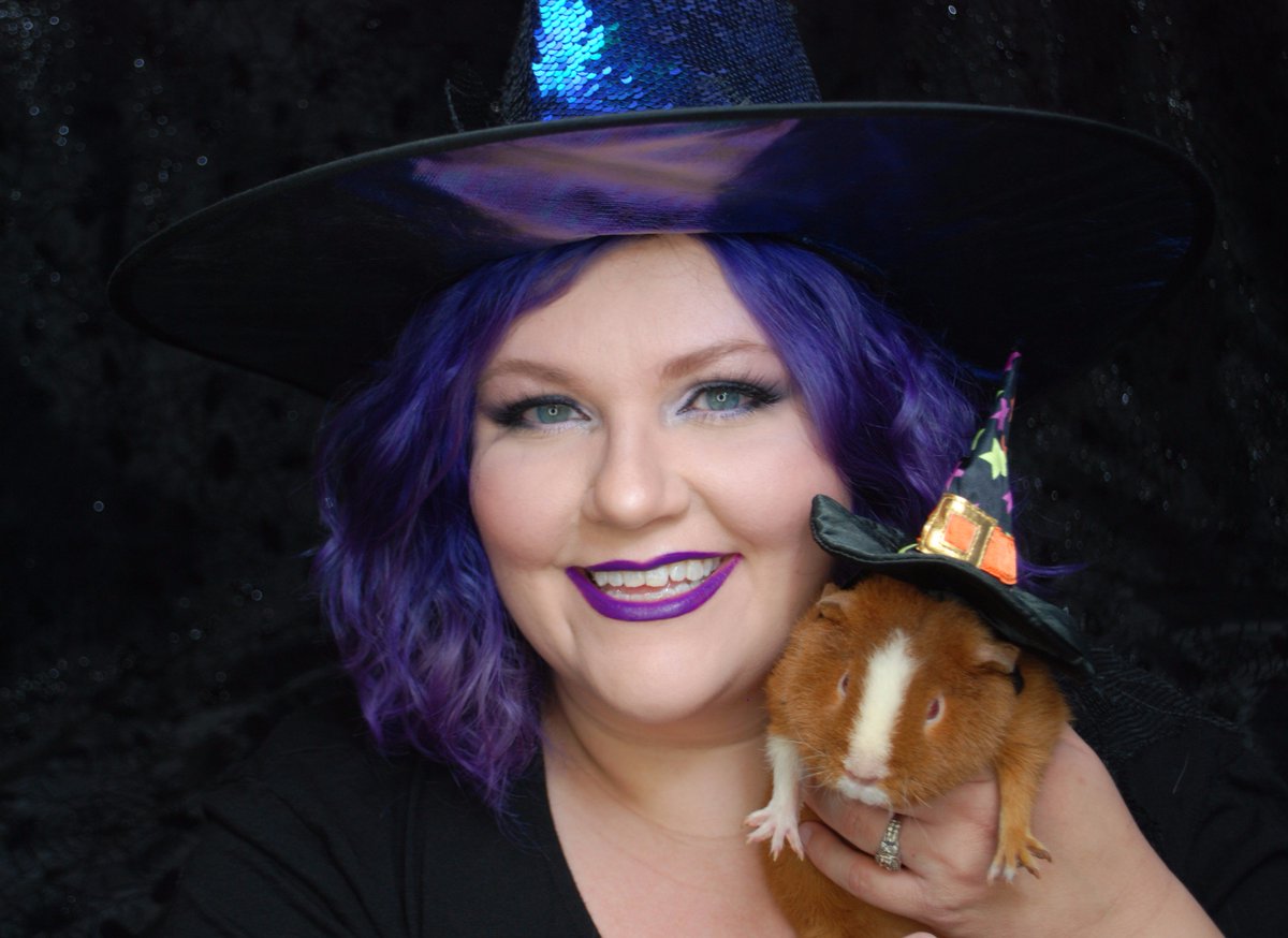 EclipseCritters's tweet photo. Happy Halloween from PigMom, Ginsburg and the rest of the Eclipse Critters crew! #guineapig #halloween #witches https://t.co/47uXdCPwRJ