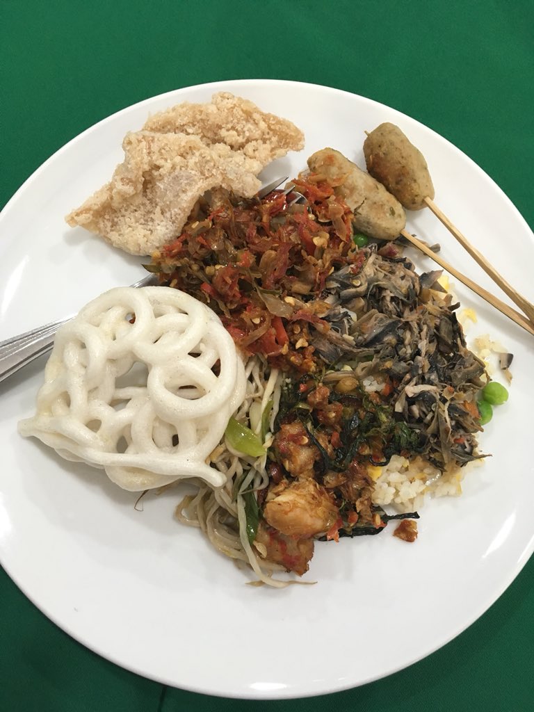 sefiiin's tweet photo. @harmoni3roda Makan siang endeus jantung pisang bareng @harmoni3roda #VisitSMI #Harmoni3Roda https://t.co/C8dMupTPD1